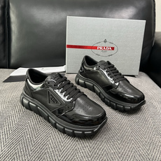 Prada 高品质 顶级工艺品,普拉达 专柜同步,原厂配置意大利进口牛皮面料,进口牛皮内里垫,透气舒适,鞋底:原厂特 Prada 高品质 顶级工艺品,普拉达 专柜同步,原厂配置意大利进口牛皮面料,进口牛皮内里垫,透气舒适,鞋底:原厂特