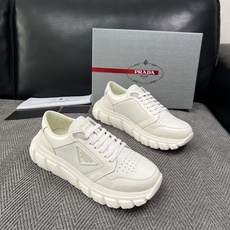 Prada 高品质 顶级工艺品,普拉达 专柜同步,原厂配置意大利进口牛皮面料,进口牛皮内里垫,透气舒适,鞋底:原厂特 Prada 高品质 顶级工艺品,普拉达 专柜同步,原厂配置意大利进口牛皮面料,进口牛皮内里垫,透气舒适,鞋底:原厂特