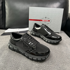 Prada 高品质 顶级工艺品,普拉达 专柜同步,原厂配置意大利进口牛皮面料,进口牛皮内里垫,透气舒适,鞋底:原厂特 Prada 高品质 顶级工艺品,普拉达 专柜同步,原厂配置意大利进口牛皮面料,进口牛皮内里垫,透气舒适,鞋底:原厂特