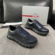Prada 高品质 顶级工艺品,普拉达 专柜同步,原厂配置意大利进口牛皮面料,进口牛皮内里垫,透气舒适,鞋底:原厂特 Prada 高品质 顶级工艺品,普拉达 专柜同步,原厂配置意大利进口牛皮面料,进口牛皮内里垫,透气舒适,鞋底:原厂特