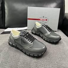 Prada 高品质 顶级工艺品,普拉达 专柜同步,原厂配置意大利进口牛皮面料,进口牛皮内里垫,透气舒适,鞋底:原厂特 Prada 高品质 顶级工艺品,普拉达 专柜同步,原厂配置意大利进口牛皮面料,进口牛皮内里垫,透气舒适,鞋底:原厂特