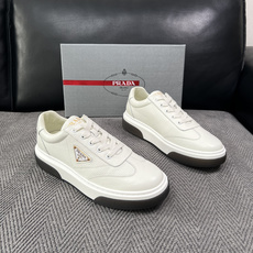Prada 高品质 顶级工艺品,普拉达 专柜同步,原厂配置意大利进口牛皮面料,进口牛皮内里垫,透气舒适,鞋底:原厂特 Prada 高品质 顶级工艺品,普拉达 专柜同步,原厂配置意大利进口牛皮面料,进口牛皮内里垫,透气舒适,鞋底:原厂特