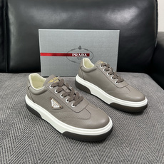 Prada 高品质 顶级工艺品,普拉达 专柜同步,原厂配置意大利进口牛皮面料,进口牛皮内里垫,透气舒适,鞋底:原厂特 Prada 高品质 顶级工艺品,普拉达 专柜同步,原厂配置意大利进口牛皮面料,进口牛皮内里垫,透气舒适,鞋底:原厂特