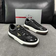 Prada 高品质 顶级工艺品,普拉达 专柜同步,原厂配置意大利进口牛皮面料,进口牛皮内里垫,透气舒适,鞋底:原厂特 Prada 高品质 顶级工艺品,普拉达 专柜同步,原厂配置意大利进口牛皮面料,进口牛皮内里垫,透气舒适,鞋底:原厂特