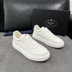 Prada 高品质 顶级工艺品,普拉达 专柜同步,原厂配置意大利进口牛皮拼布面料,进口牛皮内里垫,透气舒适,鞋底:原 Prada 高品质 顶级工艺品,普拉达 专柜同步,原厂配置意大利进口牛皮拼布面料,进口牛皮内里垫,透气舒适,鞋底:原