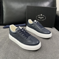 Prada 高品质 顶级工艺品,普拉达 专柜同步,原厂配置意大利进口牛皮拼布面料,进口牛皮内里垫,透气舒适,鞋底:原 Prada 高品质 顶级工艺品,普拉达 专柜同步,原厂配置意大利进口牛皮拼布面料,进口牛皮内里垫,透气舒适,鞋底:原