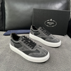 Prada 高品质 顶级工艺品,普拉达 专柜同步,原厂配置意大利进口牛皮拼布面料,进口牛皮内里垫,透气舒适,鞋底:原 Prada 高品质 顶级工艺品,普拉达 专柜同步,原厂配置意大利进口牛皮拼布面料,进口牛皮内里垫,透气舒适,鞋底:原