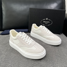 Prada 高品质 顶级工艺品,普拉达 专柜同步,原厂配置意大利进口牛皮拼布面料,进口牛皮内里垫,透气舒适,鞋底:原 Prada 高品质 顶级工艺品,普拉达 专柜同步,原厂配置意大利进口牛皮拼布面料,进口牛皮内里垫,透气舒适,鞋底:原