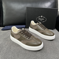 Prada 高品质 顶级工艺品,普拉达 专柜同步,原厂配置意大利进口牛皮拼布面料,进口牛皮内里垫,透气舒适,鞋底:原 Prada 高品质 顶级工艺品,普拉达 专柜同步,原厂配置意大利进口牛皮拼布面料,进口牛皮内里垫,透气舒适,鞋底:原