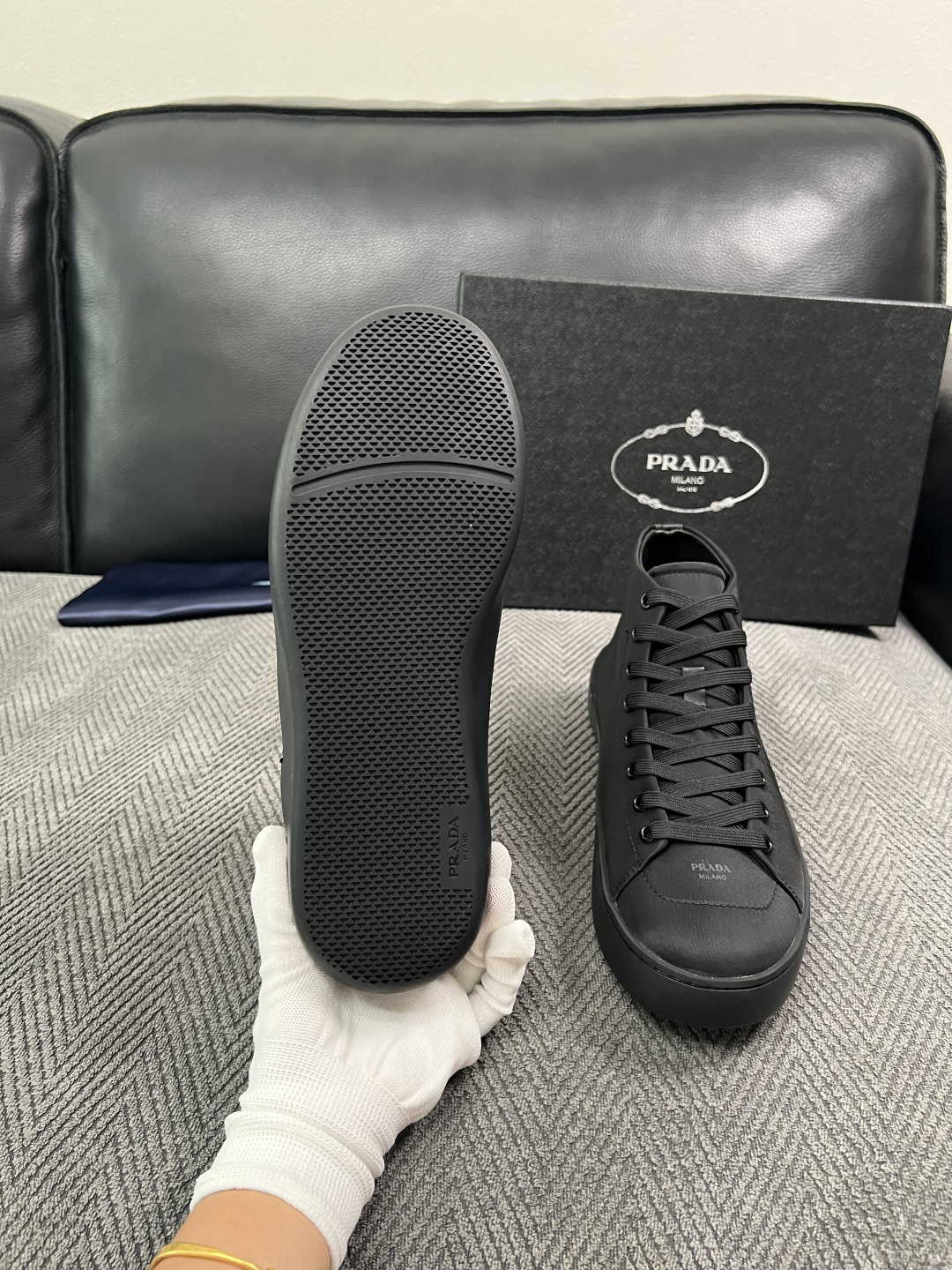 Prada  高品质  顶级工艺品，普拉达 靴子专柜同步，原厂配置意大利进口牛皮拼布面料，进口牛皮内里垫，透气舒适，鞋底