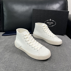 Prada 高品质 顶级工艺品,普拉达 靴子专柜同步,原厂配置意大利进口牛皮拼布面料,进口牛皮内里垫,透气舒适,鞋底 Prada 高品质 顶级工艺品,普拉达 靴子专柜同步,原厂配置意大利进口牛皮拼布面料,进口牛皮内里垫,透气舒适,鞋底