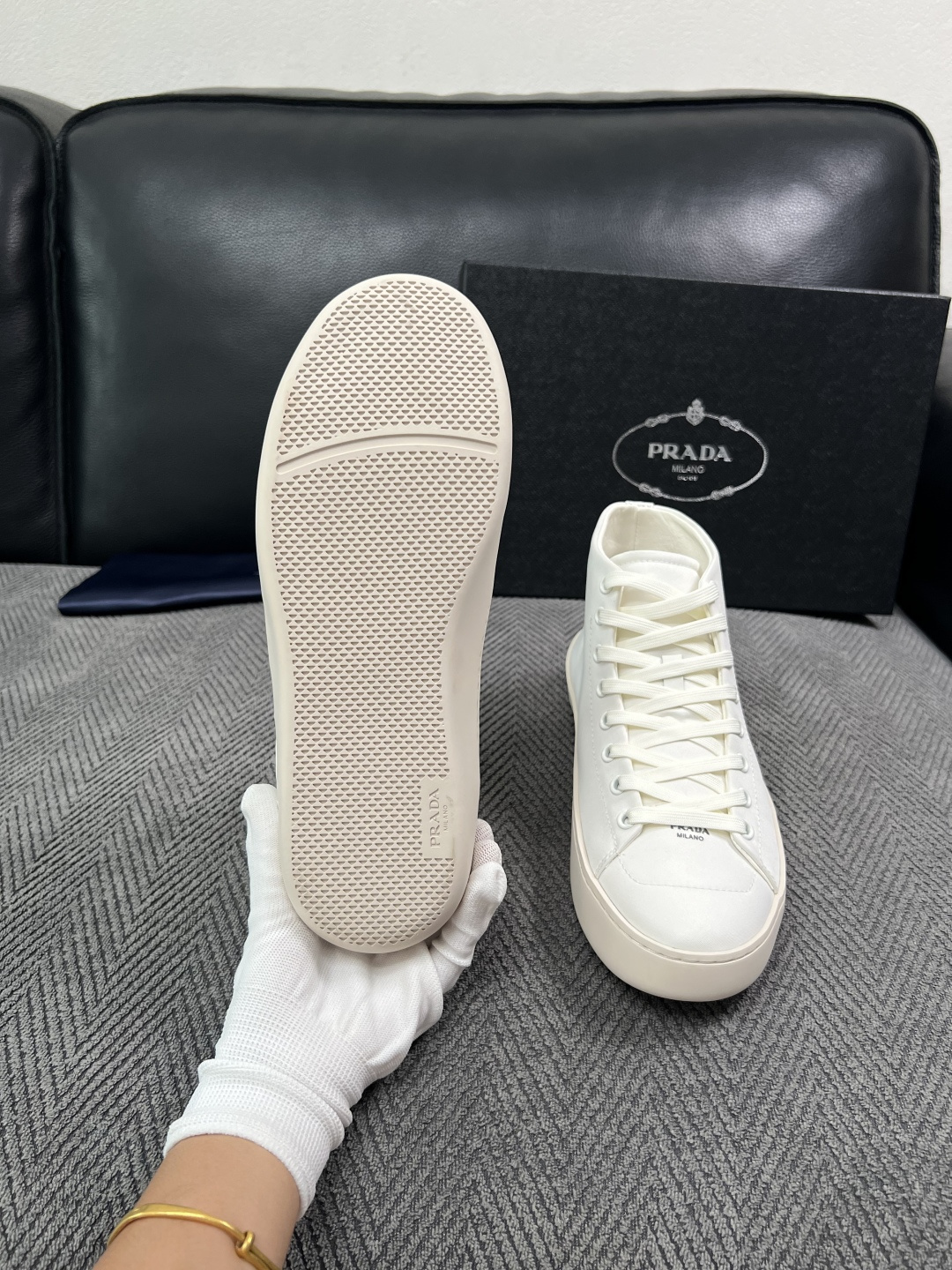Prada  高品质  顶级工艺品，普拉达 靴子专柜同步，原厂配置意大利进口牛皮拼布面料，进口牛皮内里垫，透气舒适，鞋底
