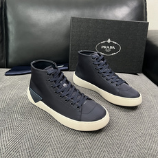 Prada 高品质 顶级工艺品,普拉达 靴子专柜同步,原厂配置意大利进口牛皮拼布面料,进口牛皮内里垫,透气舒适,鞋底 Prada 高品质 顶级工艺品,普拉达 靴子专柜同步,原厂配置意大利进口牛皮拼布面料,进口牛皮内里垫,透气舒适,鞋底