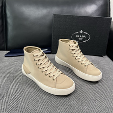 Prada 高品质 顶级工艺品,普拉达 靴子专柜同步,原厂配置意大利进口牛皮拼布面料,进口牛皮内里垫,透气舒适,鞋底 Prada 高品质 顶级工艺品,普拉达 靴子专柜同步,原厂配置意大利进口牛皮拼布面料,进口牛皮内里垫,透气舒适,鞋底