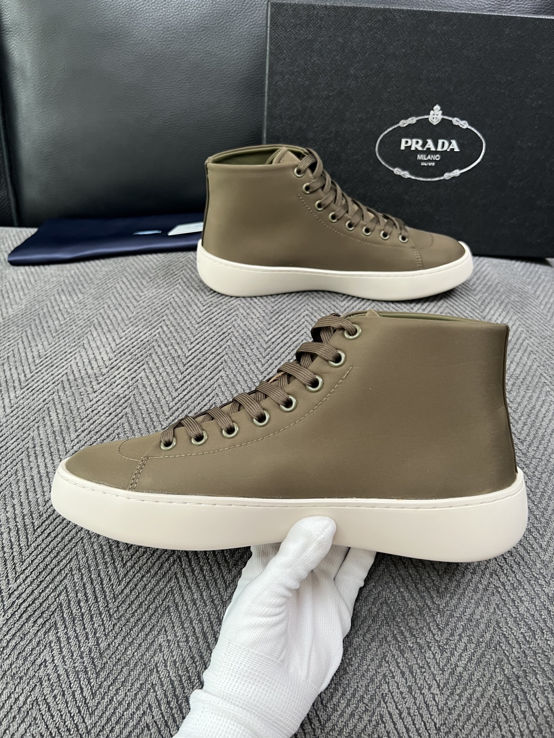 Prada  高品质  顶级工艺品，普拉达 靴子专柜同步，原厂配置意大利进口牛皮拼布面料，进口牛皮内里垫，透气舒适，鞋底