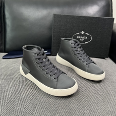 Prada 高品质 顶级工艺品,普拉达 靴子专柜同步,原厂配置意大利进口牛皮拼布面料,进口牛皮内里垫,透气舒适,鞋底 Prada 高品质 顶级工艺品,普拉达 靴子专柜同步,原厂配置意大利进口牛皮拼布面料,进口牛皮内里垫,透气舒适,鞋底