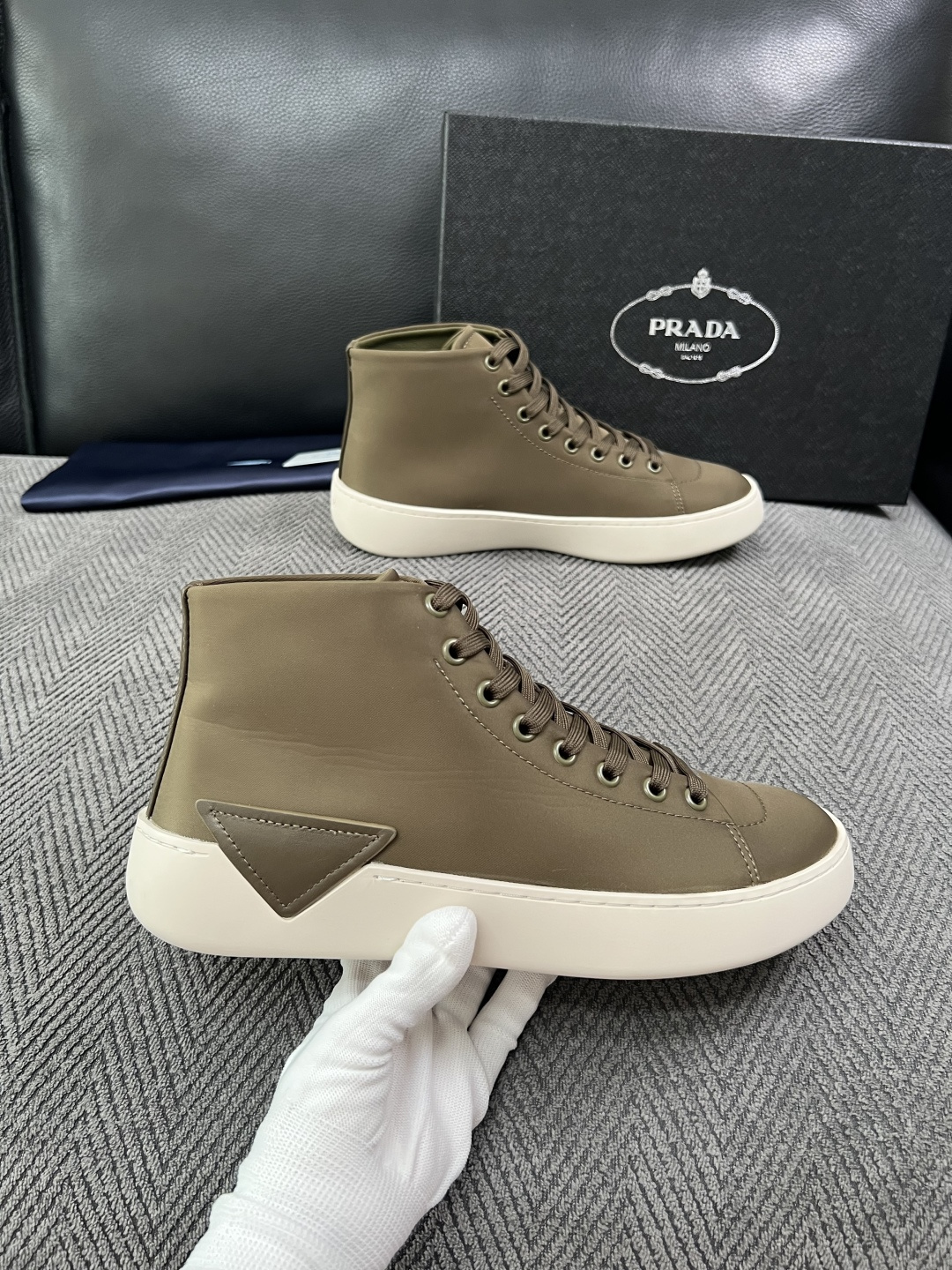 Prada  高品质  顶级工艺品，普拉达 靴子专柜同步，原厂配置意大利进口牛皮拼布面料，进口牛皮内里垫，透气舒适，鞋底