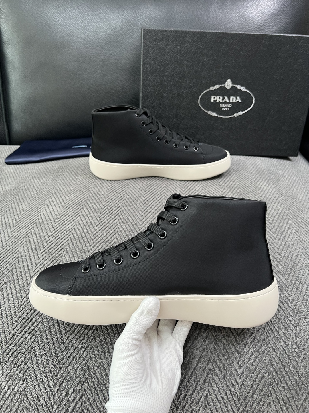 Prada  高品质  顶级工艺品，普拉达 靴子专柜同步，原厂配置意大利进口牛皮拼布面料，进口牛皮内里垫，透气舒适，鞋底