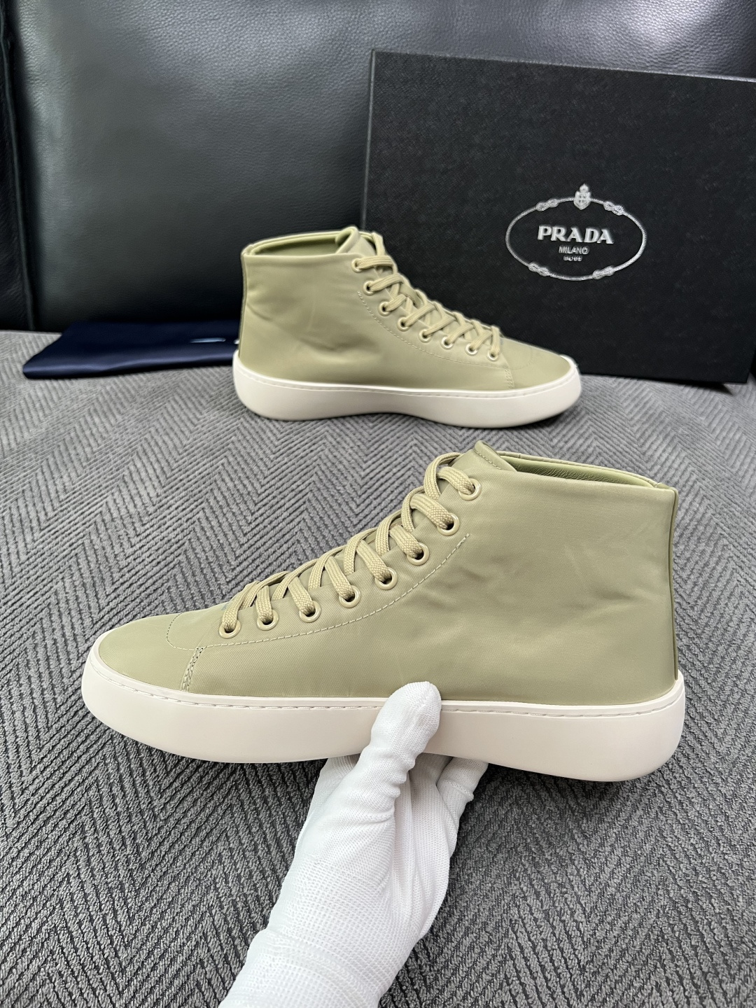 Prada  高品质  顶级工艺品，普拉达 靴子专柜同步，原厂配置意大利进口牛皮拼布面料，进口牛皮内里垫，透气舒适，鞋底