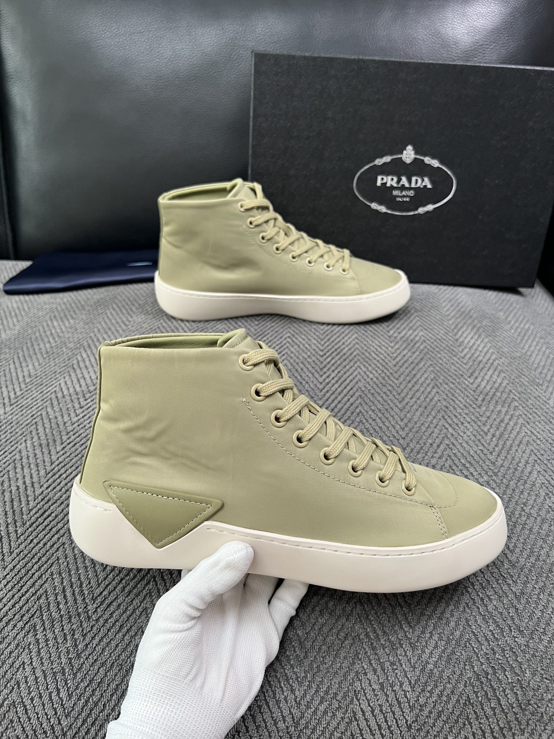 Prada  高品质  顶级工艺品，普拉达 靴子专柜同步，原厂配置意大利进口牛皮拼布面料，进口牛皮内里垫，透气舒适，鞋底