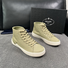 Prada 高品质 顶级工艺品,普拉达 靴子专柜同步,原厂配置意大利进口牛皮拼布面料,进口牛皮内里垫,透气舒适,鞋底 Prada 高品质 顶级工艺品,普拉达 靴子专柜同步,原厂配置意大利进口牛皮拼布面料,进口牛皮内里垫,透气舒适,鞋底