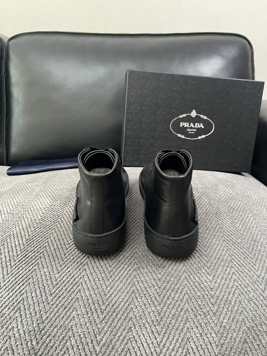 Prada  高品质  顶级工艺品，普拉达 靴子专柜同步，原厂配置意大利进口牛皮拼布面料，进口牛皮内里垫，透气舒适，鞋底