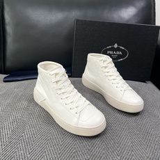 Prada 高品质 顶级工艺品,普拉达 靴子专柜同步,原厂配置意大利进口牛皮拼布面料,进口牛皮内里垫,透气舒适,鞋底 Prada 高品质 顶级工艺品,普拉达 靴子专柜同步,原厂配置意大利进口牛皮拼布面料,进口牛皮内里垫,透气舒适,鞋底