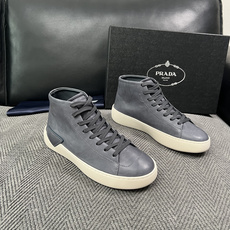 Prada 高品质 顶级工艺品,普拉达 靴子专柜同步,原厂配置意大利进口牛皮拼布面料,进口牛皮内里垫,透气舒适,鞋底 Prada 高品质 顶级工艺品,普拉达 靴子专柜同步,原厂配置意大利进口牛皮拼布面料,进口牛皮内里垫,透气舒适,鞋底