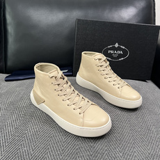 Prada 高品质 顶级工艺品,普拉达 靴子专柜同步,原厂配置意大利进口牛皮拼布面料,进口牛皮内里垫,透气舒适,鞋底 Prada 高品质 顶级工艺品,普拉达 靴子专柜同步,原厂配置意大利进口牛皮拼布面料,进口牛皮内里垫,透气舒适,鞋底