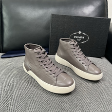 Prada 高品质 顶级工艺品,普拉达 靴子专柜同步,原厂配置意大利进口牛皮拼布面料,进口牛皮内里垫,透气舒适,鞋底 Prada 高品质 顶级工艺品,普拉达 靴子专柜同步,原厂配置意大利进口牛皮拼布面料,进口牛皮内里垫,透气舒适,鞋底