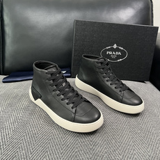 Prada 高品质 顶级工艺品,普拉达 靴子专柜同步,原厂配置意大利进口牛皮拼布面料,进口牛皮内里垫,透气舒适,鞋底 Prada 高品质 顶级工艺品,普拉达 靴子专柜同步,原厂配置意大利进口牛皮拼布面料,进口牛皮内里垫,透气舒适,鞋底