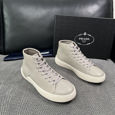 Prada 高品质 顶级工艺品,普拉达 靴子专柜同步,原厂配置意大利进口牛皮拼布面料,进口牛皮内里垫,透气舒适,鞋底 Prada 高品质 顶级工艺品,普拉达 靴子专柜同步,原厂配置意大利进口牛皮拼布面料,进口牛皮内里垫,透气舒适,鞋底