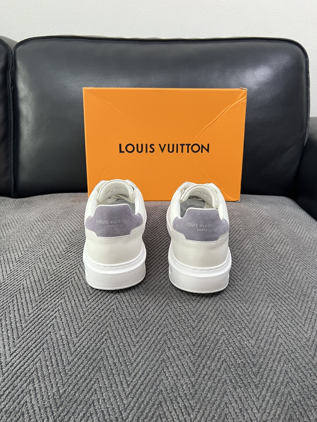 Lv  高品质  顶级工艺品  路易威登，运动板鞋专柜同步，鞋面意大利进口，高品质拼接缤纷色彩复杂工艺品，进口牛皮里垫柔