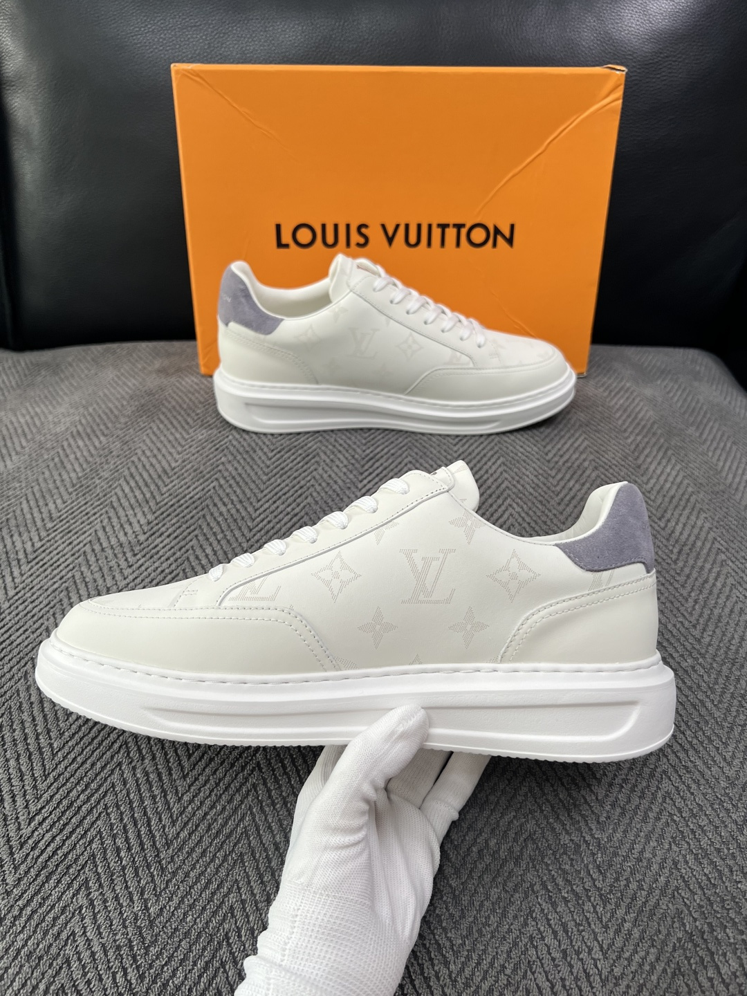 Lv  高品质  顶级工艺品  路易威登，运动板鞋专柜同步，鞋面意大利进口，高品质拼接缤纷色彩复杂工艺品，进口牛皮里垫柔
