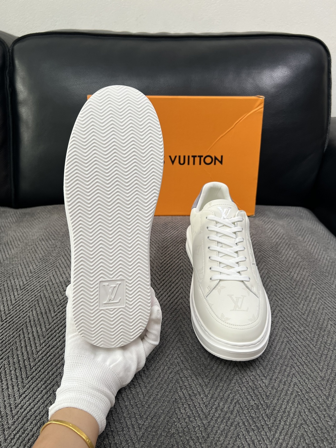 Lv  高品质  顶级工艺品  路易威登，运动板鞋专柜同步，鞋面意大利进口，高品质拼接缤纷色彩复杂工艺品，进口牛皮里垫柔