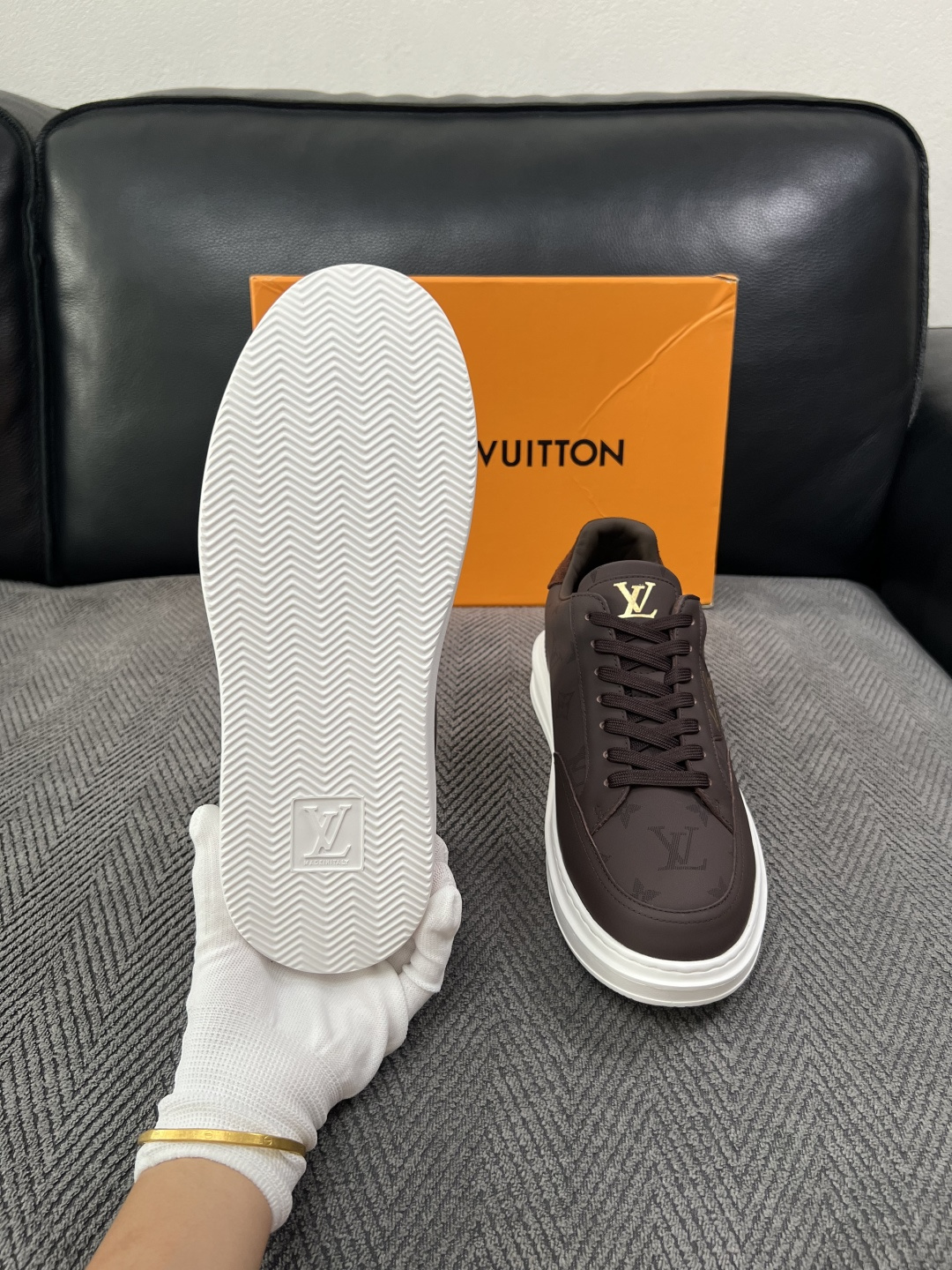 Lv  高品质  顶级工艺品  路易威登，运动板鞋专柜同步，鞋面意大利进口，高品质拼接缤纷色彩复杂工艺品，进口牛皮里垫柔