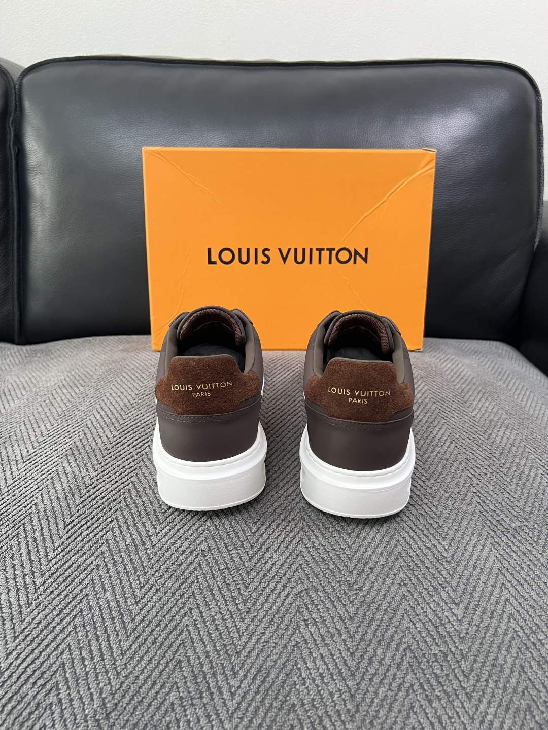Lv  高品质  顶级工艺品  路易威登，运动板鞋专柜同步，鞋面意大利进口，高品质拼接缤纷色彩复杂工艺品，进口牛皮里垫柔