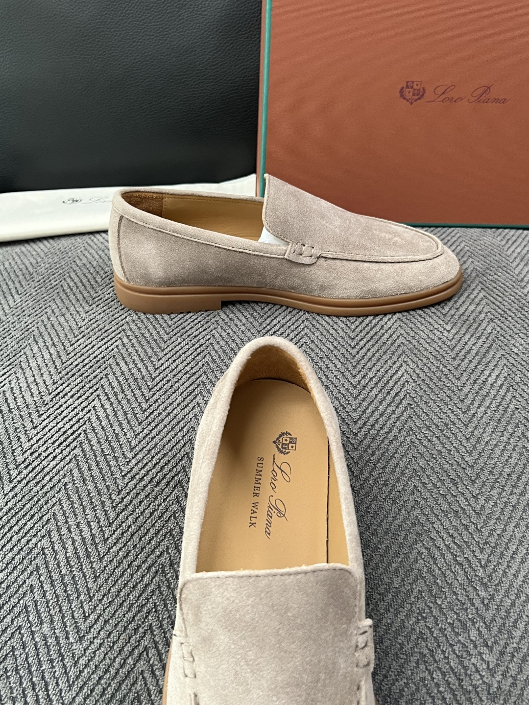 Loro Piana  高品质  顶级工艺品  诺悠翩雅  新品专柜同步原厂配置，鞋面意大利进口牛皮面料，高品质拼接工艺