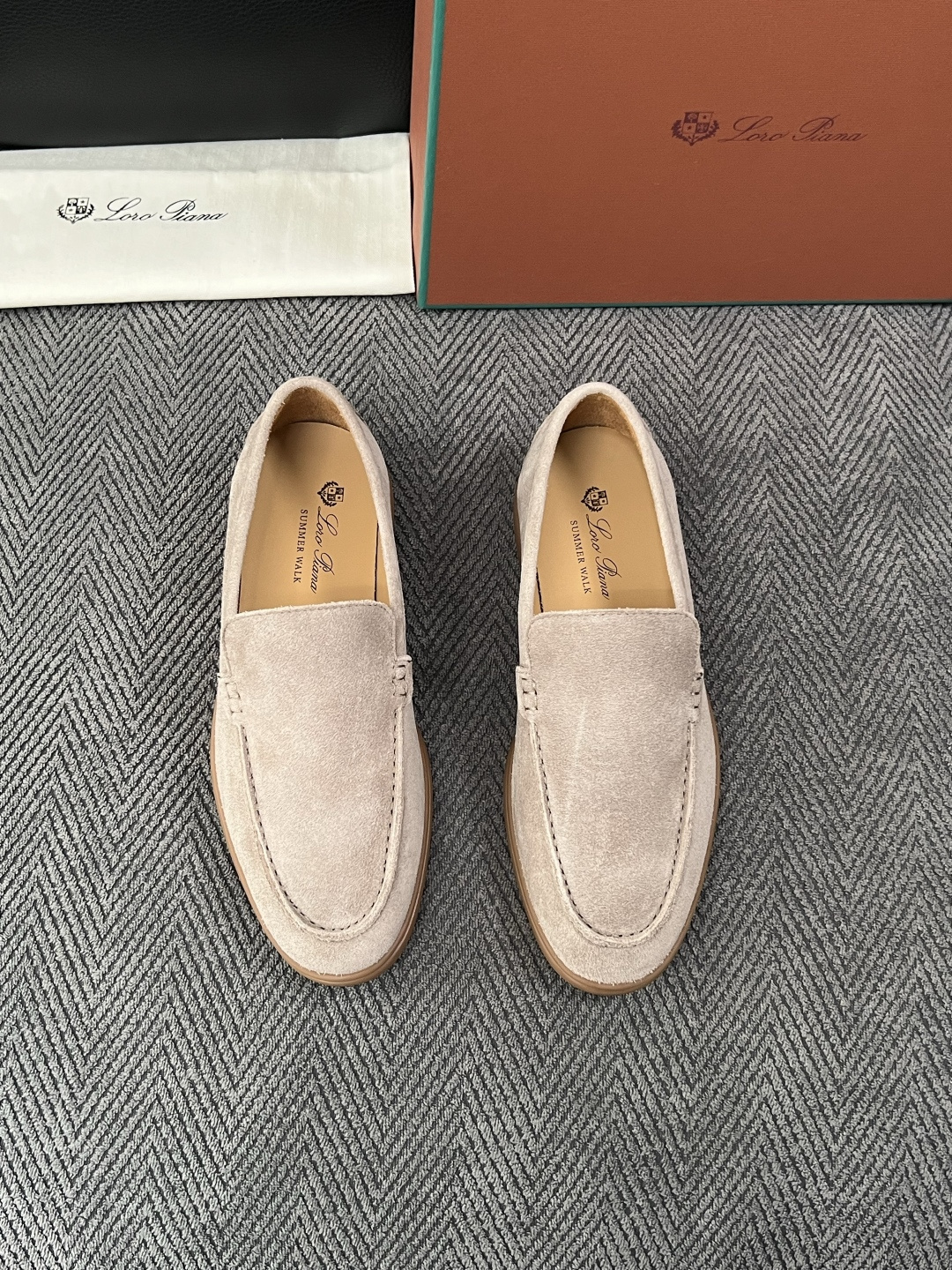 Loro Piana  高品质  顶级工艺品  诺悠翩雅  新品专柜同步原厂配置，鞋面意大利进口牛皮面料，高品质拼接工艺
