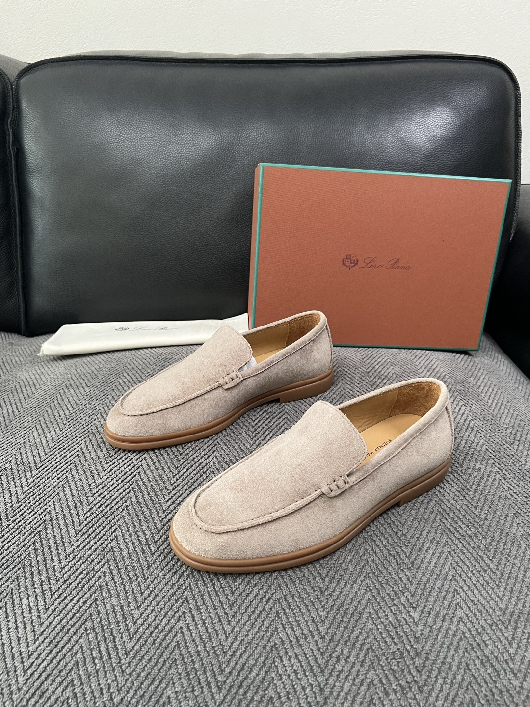 Loro Piana  高品质  顶级工艺品  诺悠翩雅  新品专柜同步原厂配置，鞋面意大利进口牛皮面料，高品质拼接工艺
