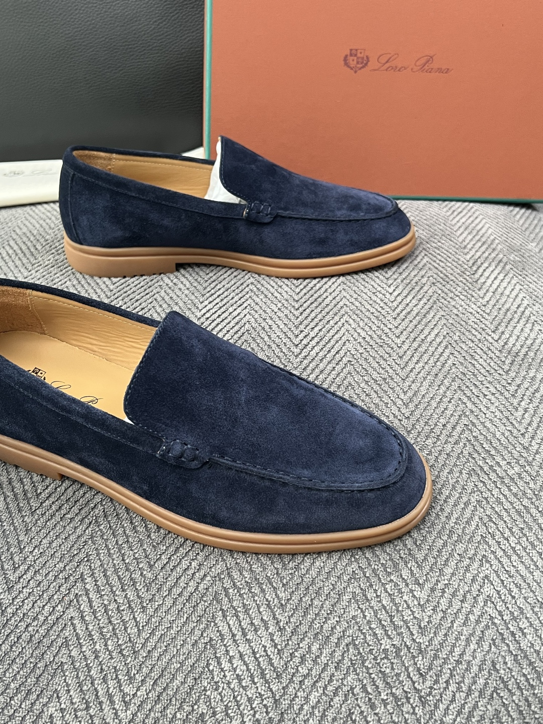 Loro Piana  高品质  顶级工艺品  诺悠翩雅  新品专柜同步原厂配置，鞋面意大利进口牛皮面料，高品质拼接工艺