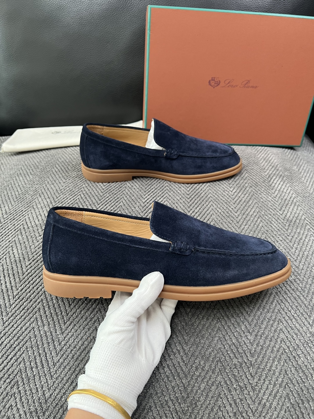 Loro Piana  高品质  顶级工艺品  诺悠翩雅  新品专柜同步原厂配置，鞋面意大利进口牛皮面料，高品质拼接工艺