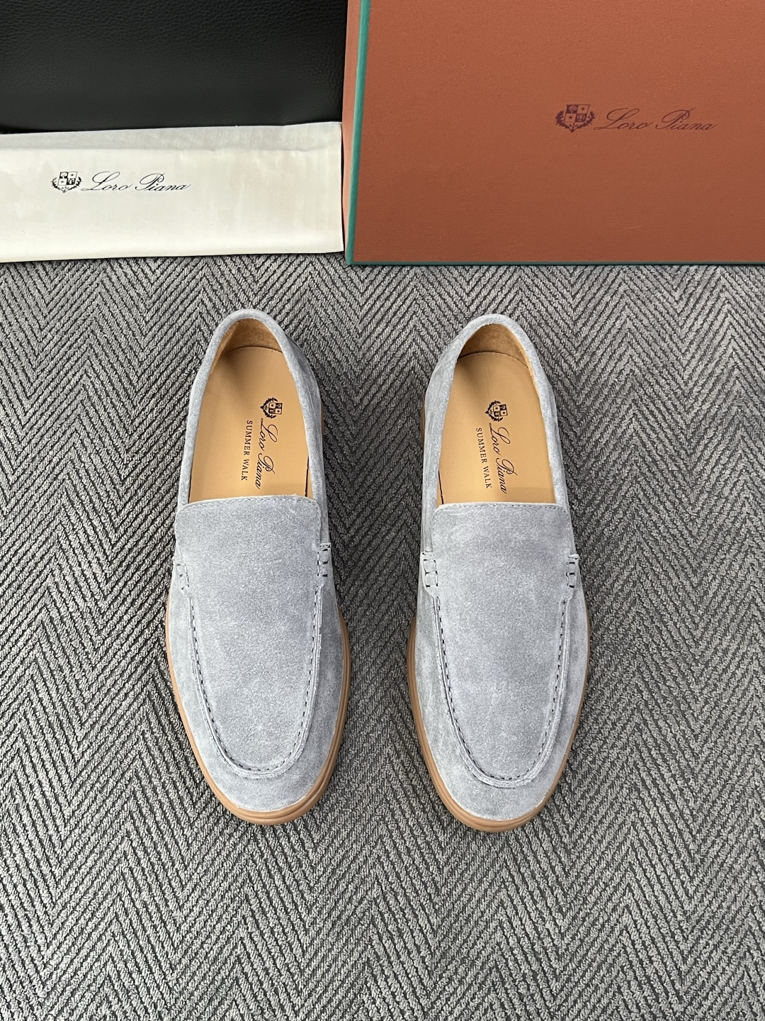 Loro Piana  高品质  顶级工艺品  诺悠翩雅  新品专柜同步原厂配置，鞋面意大利进口牛皮面料，高品质拼接工艺