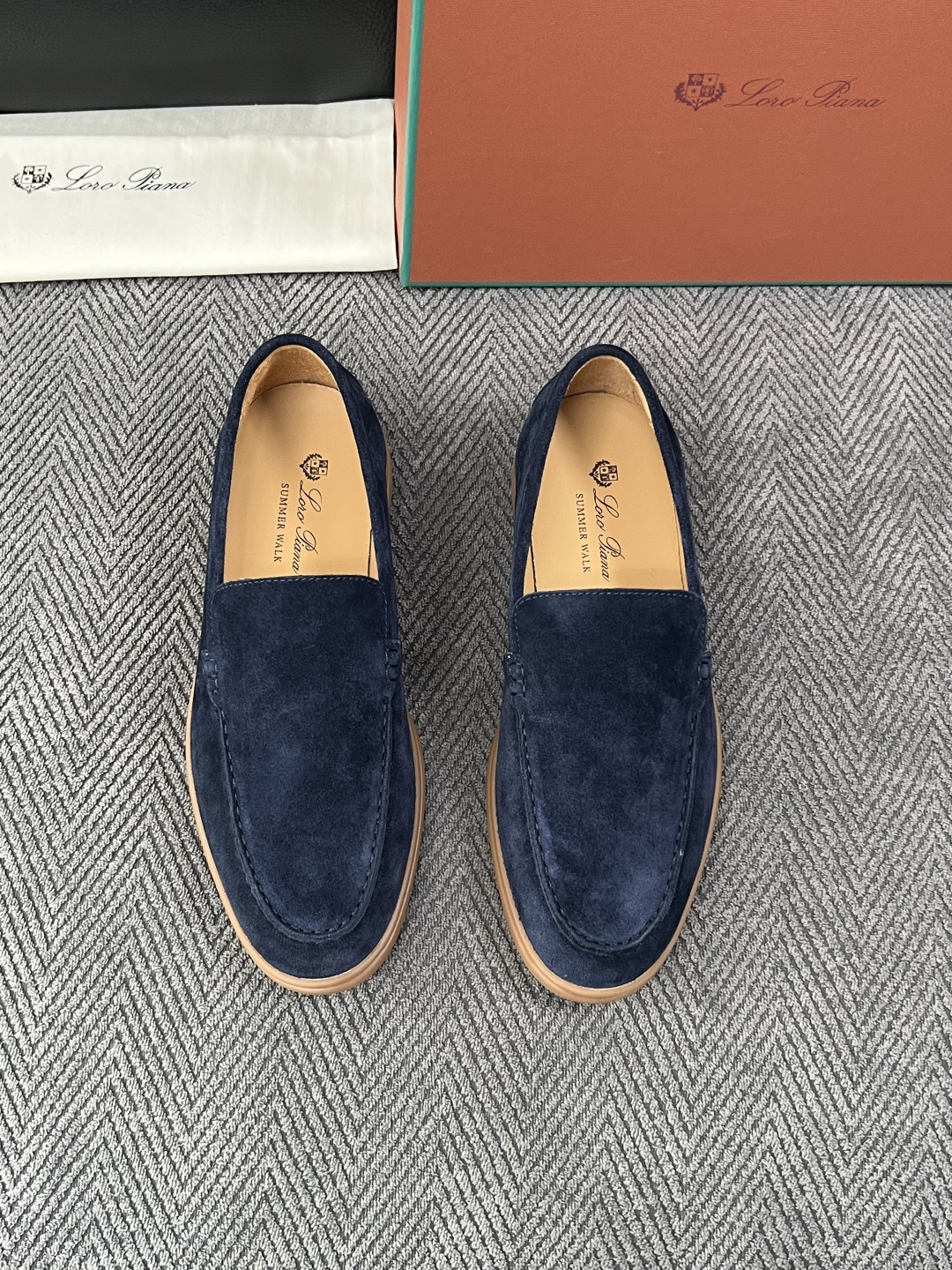 Loro Piana  高品质  顶级工艺品  诺悠翩雅  新品专柜同步原厂配置，鞋面意大利进口牛皮面料，高品质拼接工艺