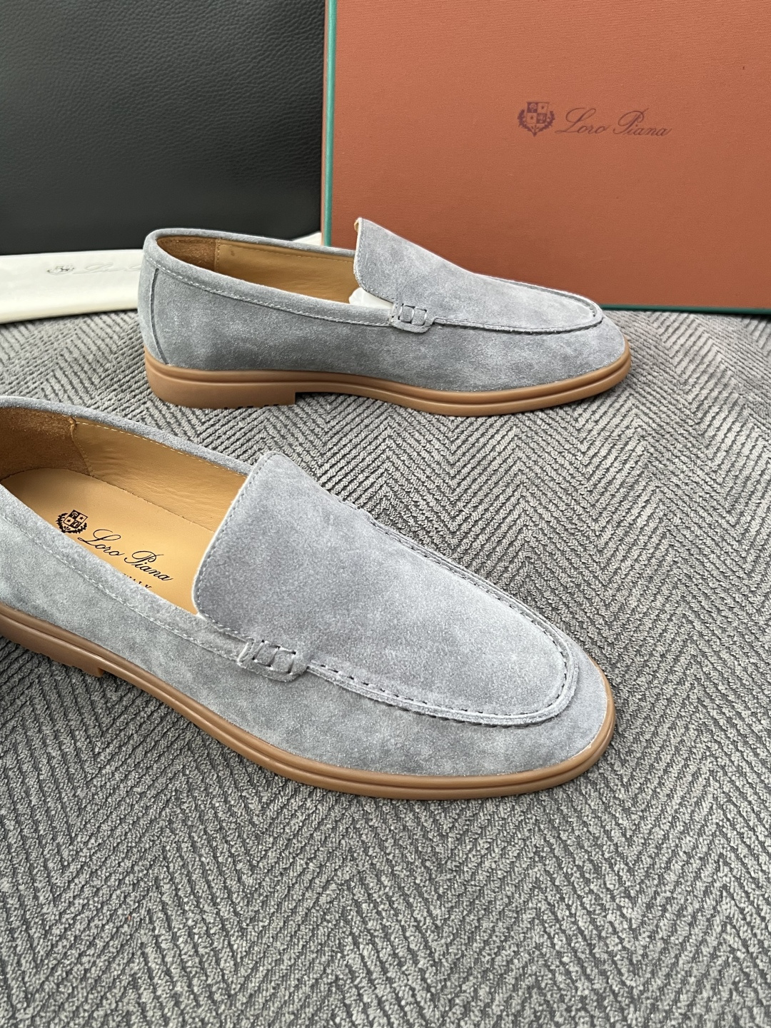 Loro Piana  高品质  顶级工艺品  诺悠翩雅  新品专柜同步原厂配置，鞋面意大利进口牛皮面料，高品质拼接工艺