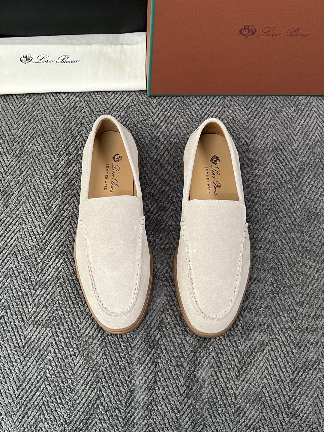 Loro Piana  高品质  顶级工艺品  诺悠翩雅  新品专柜同步原厂配置，鞋面意大利进口牛皮面料，高品质拼接工艺