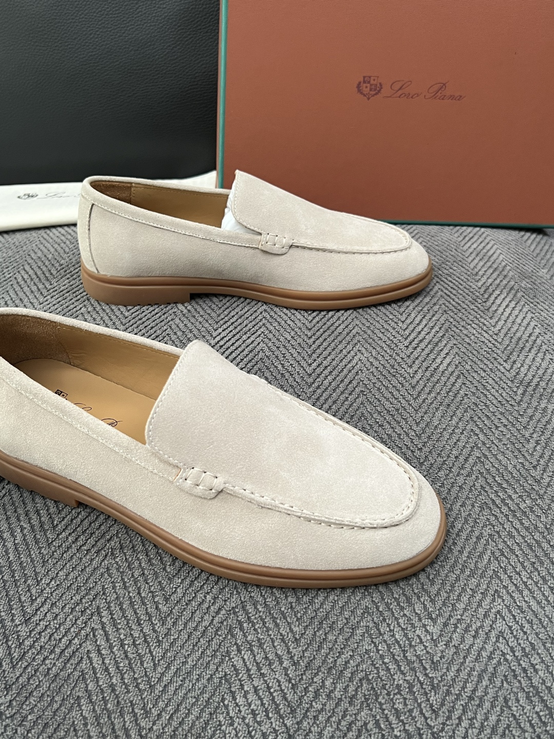 Loro Piana  高品质  顶级工艺品  诺悠翩雅  新品专柜同步原厂配置，鞋面意大利进口牛皮面料，高品质拼接工艺