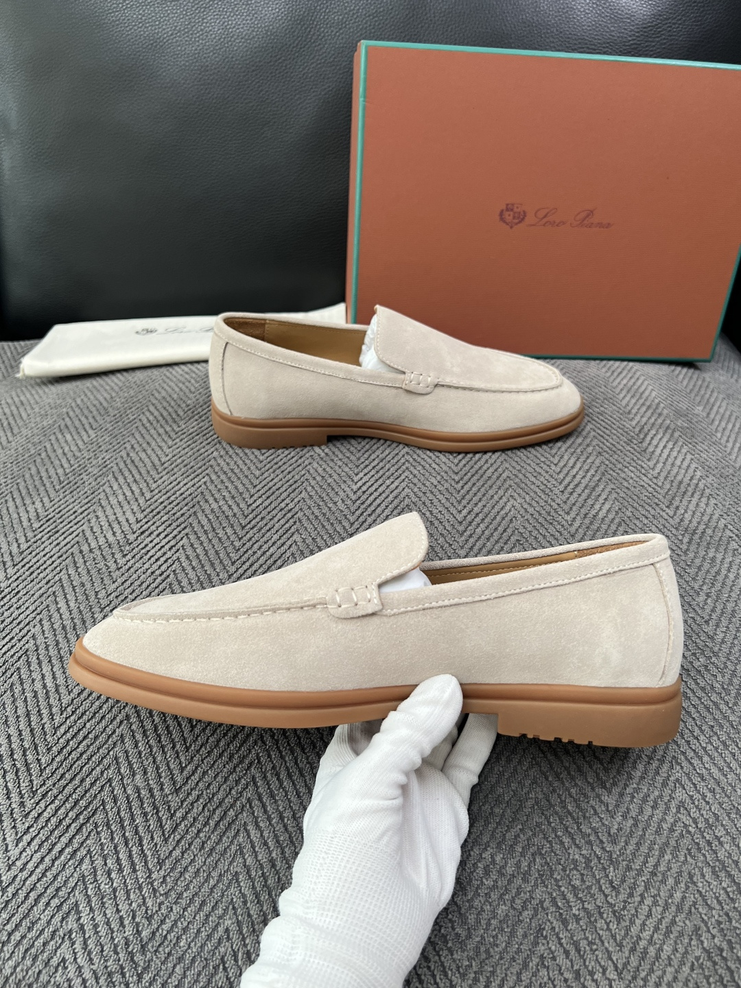 Loro Piana  高品质  顶级工艺品  诺悠翩雅  新品专柜同步原厂配置，鞋面意大利进口牛皮面料，高品质拼接工艺