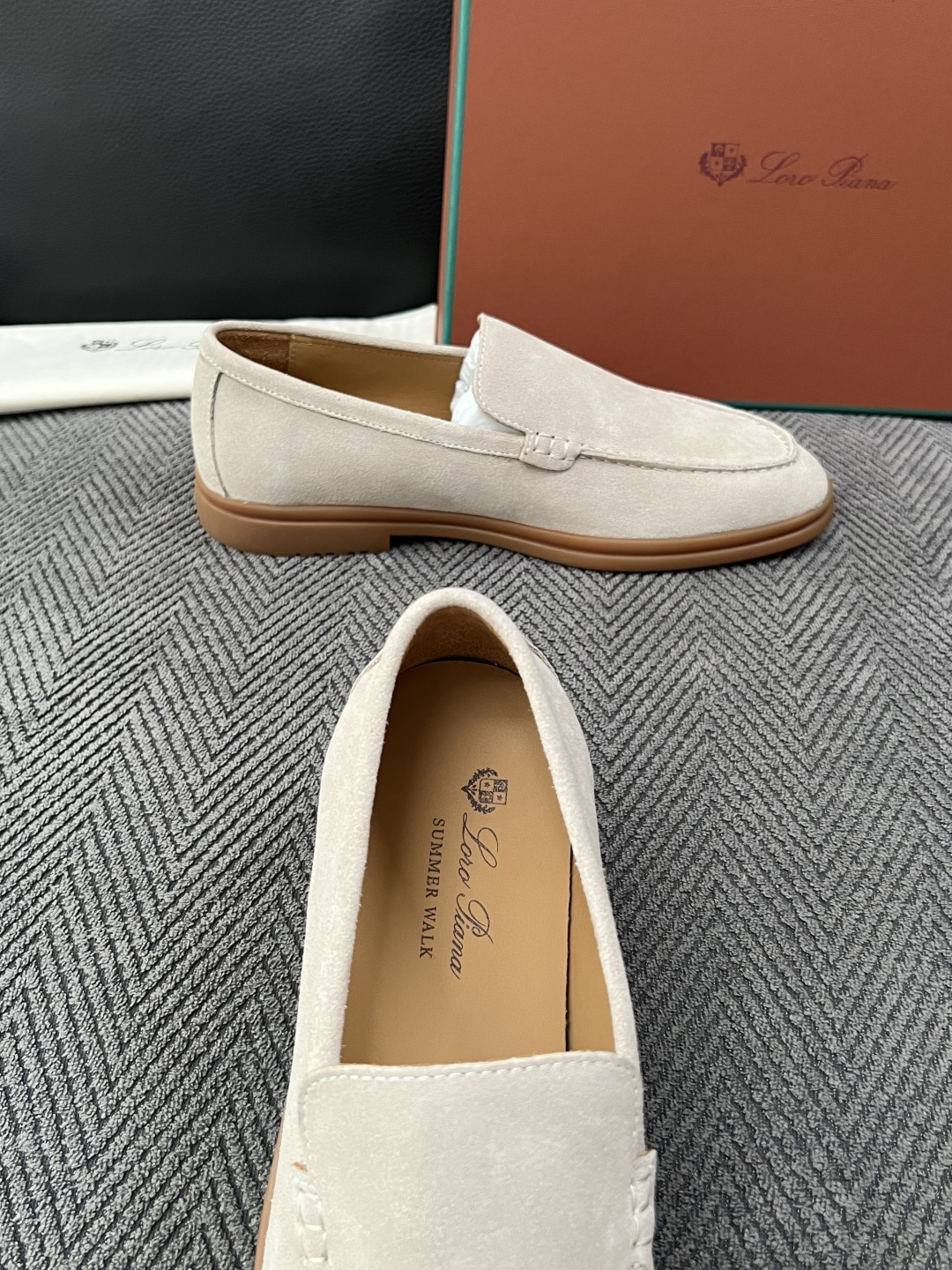 Loro Piana  高品质  顶级工艺品  诺悠翩雅  新品专柜同步原厂配置，鞋面意大利进口牛皮面料，高品质拼接工艺