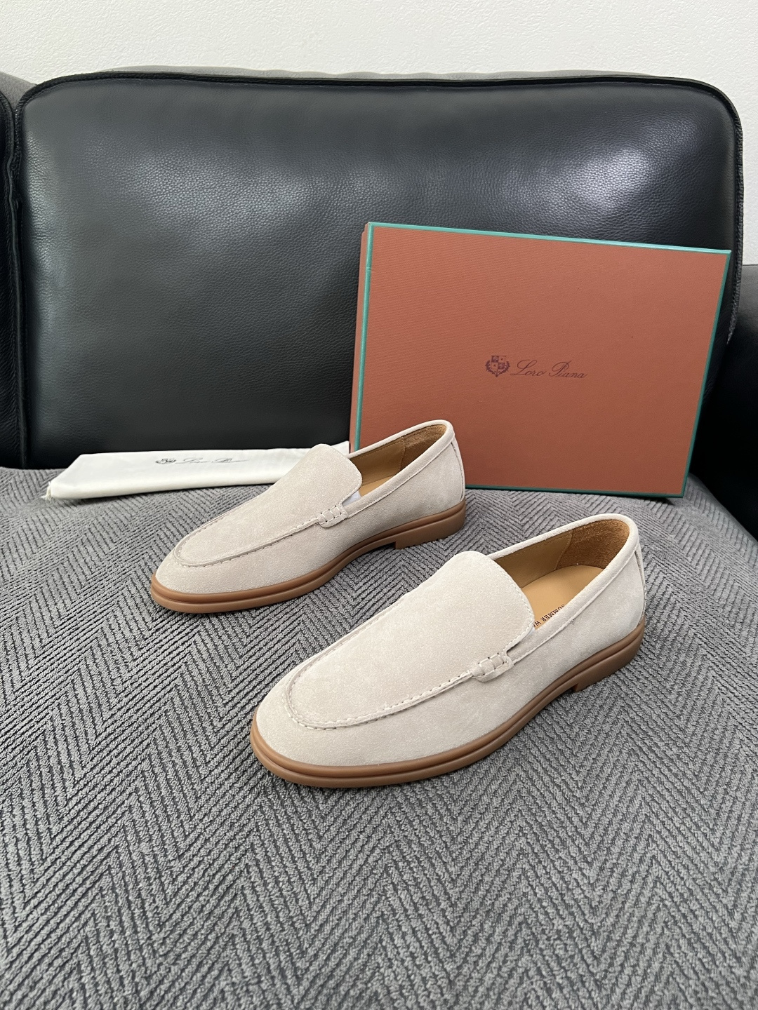 Loro Piana  高品质  顶级工艺品  诺悠翩雅  新品专柜同步原厂配置，鞋面意大利进口牛皮面料，高品质拼接工艺